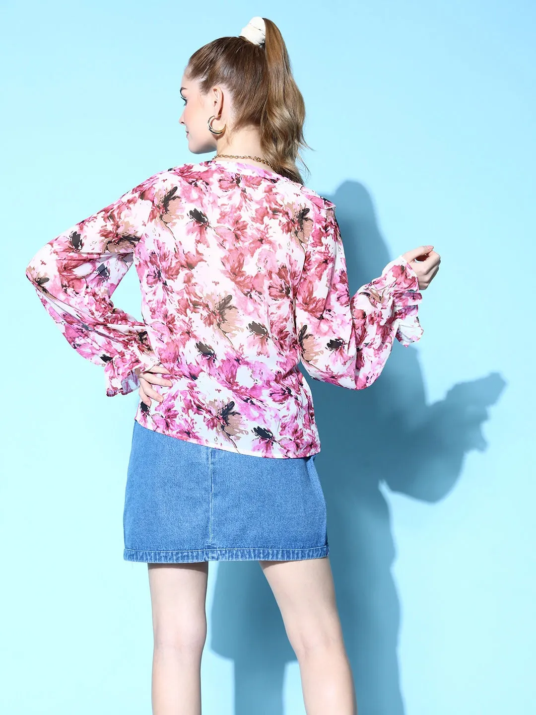 Berrylush Women Pink & White Floral Printed V-Neck Puff Sleeve Ruffled Regular Top