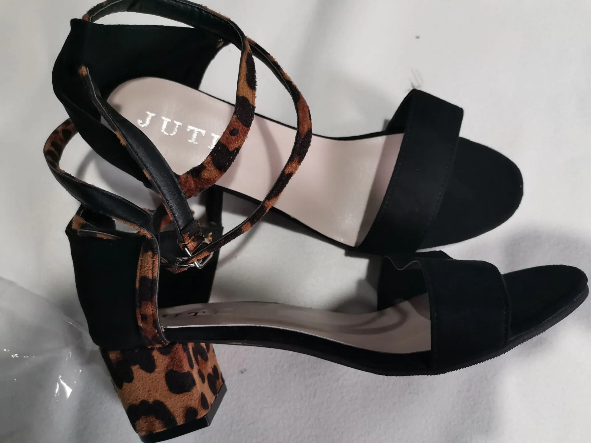 Chicvane Leopard Print Criss Cross Straps Chunky Heel Sandals