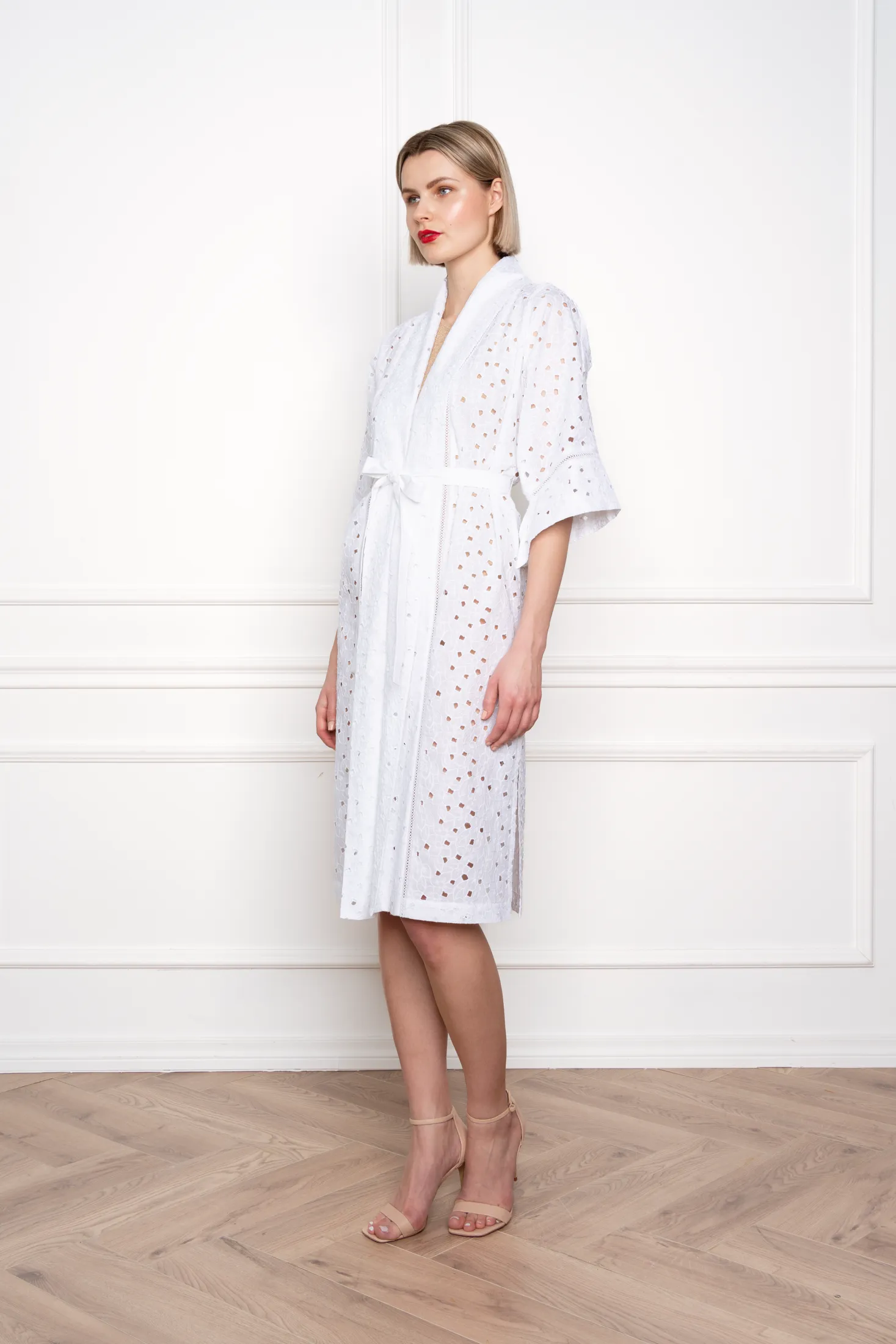 DADISCA WHITE FLORAL BRODERIE ANGLAISE COTTON-POPLIN KIMONO COVER-UP