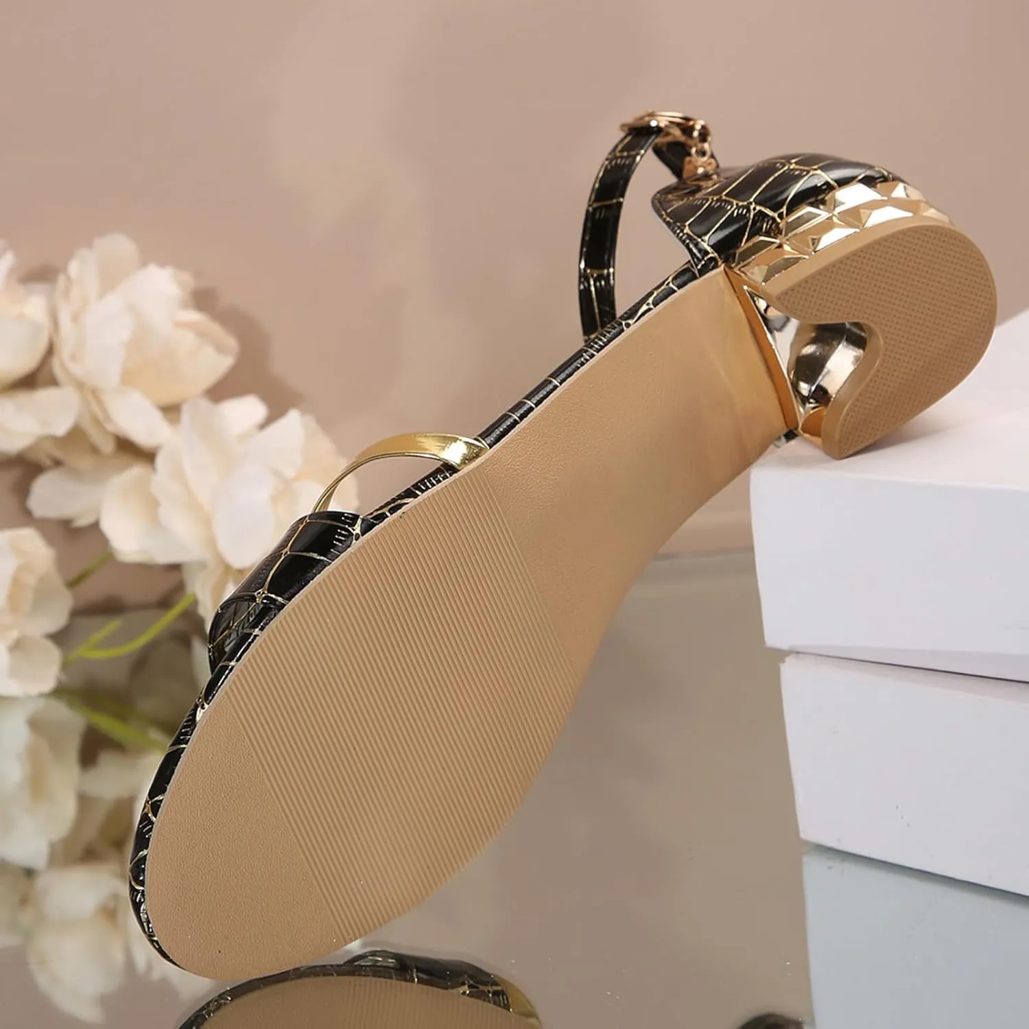 Fashionable And Versatile Thick Heel Single Strap Pattern Women's Shoes Low Heel Casual Heels Sandals for Women Leather