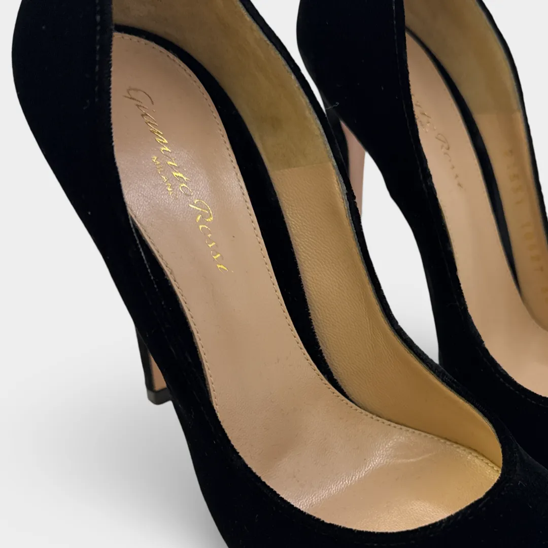 Gianvito Rossi Black Velvet pumps