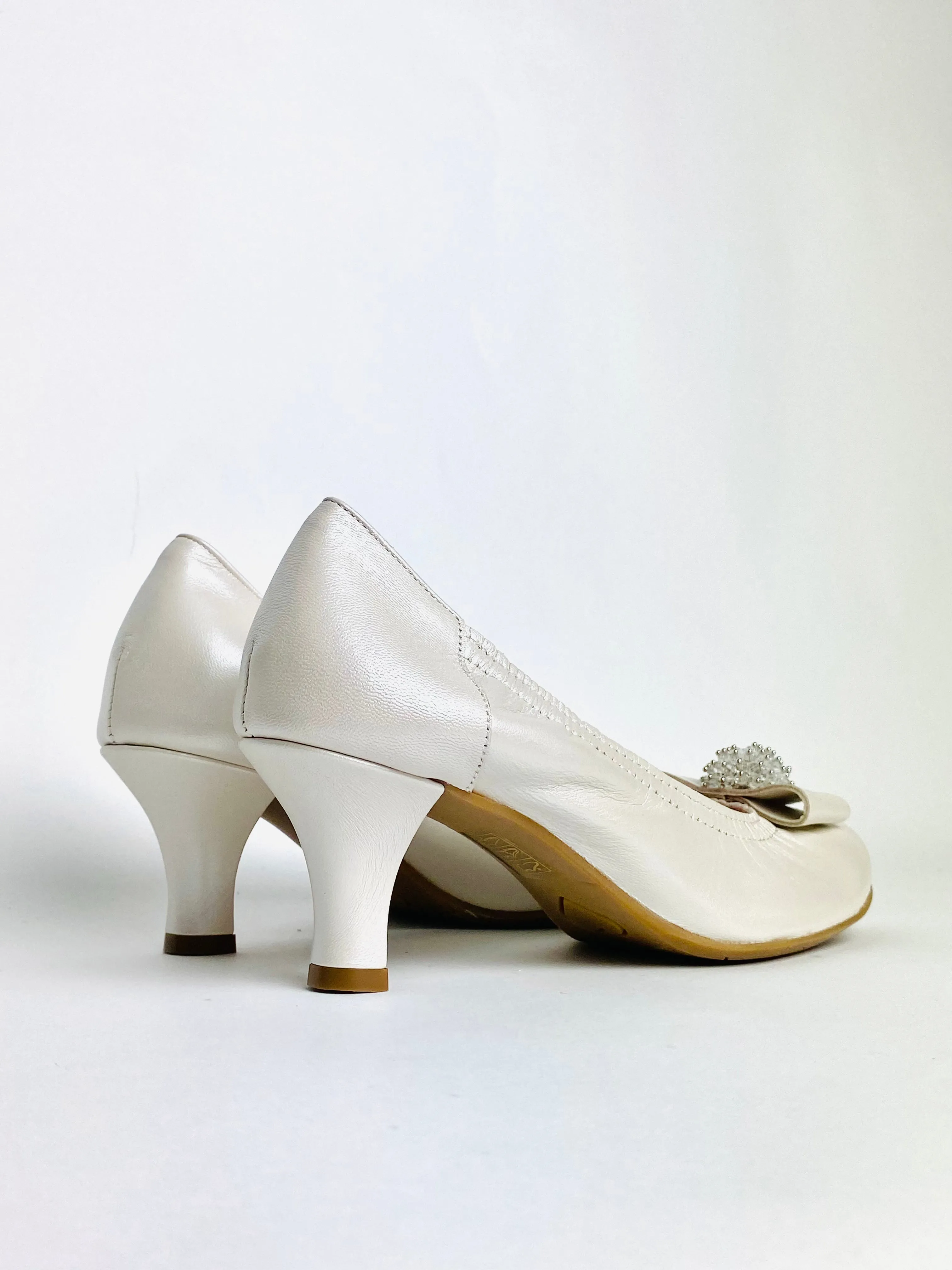 Le Babe - 3047 Ivory leather Cluster Court shoe with a Kitten heel*
