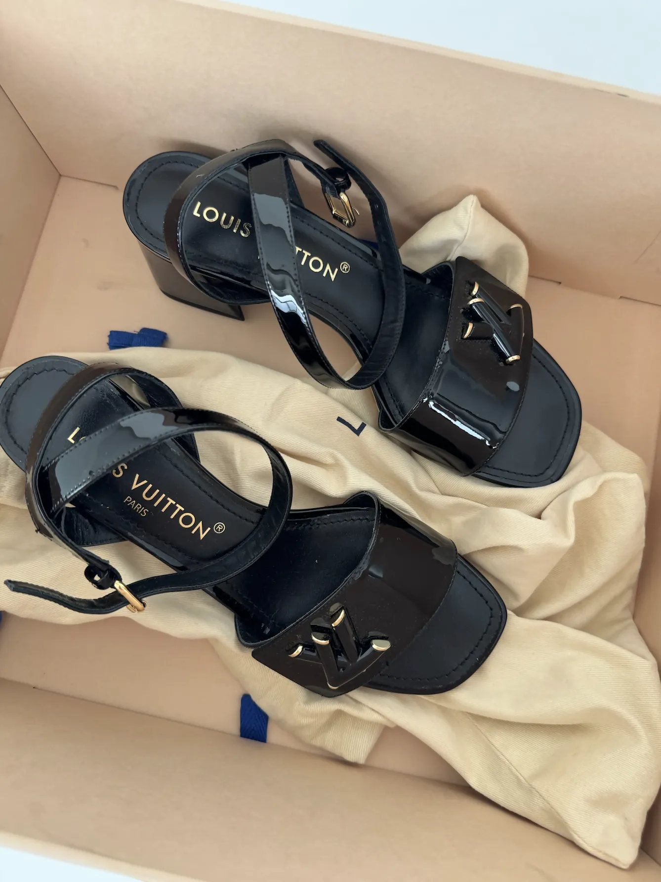 Louis Vuitton Shake Sandals - Full Set