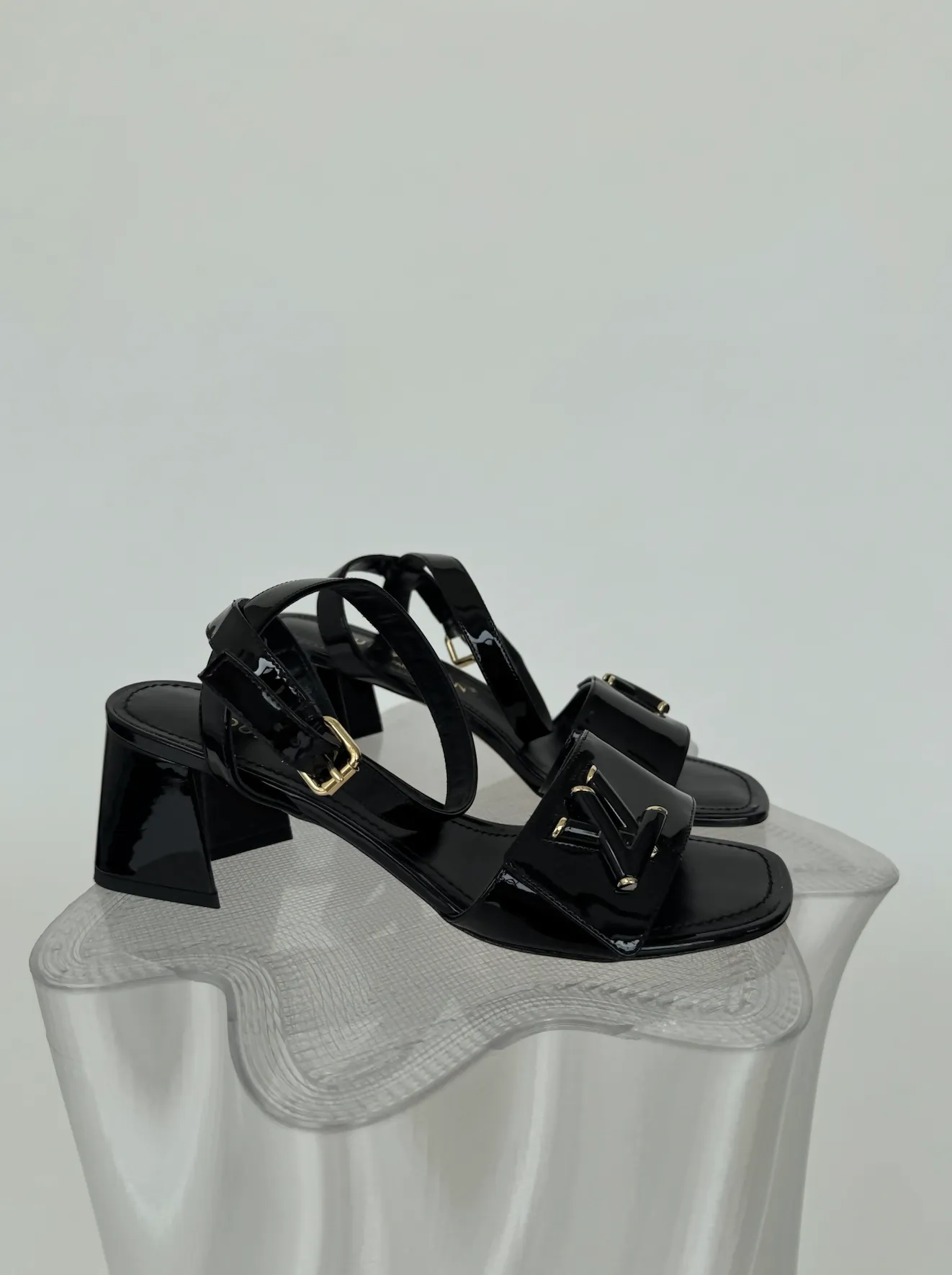 Louis Vuitton Shake Sandals - Full Set