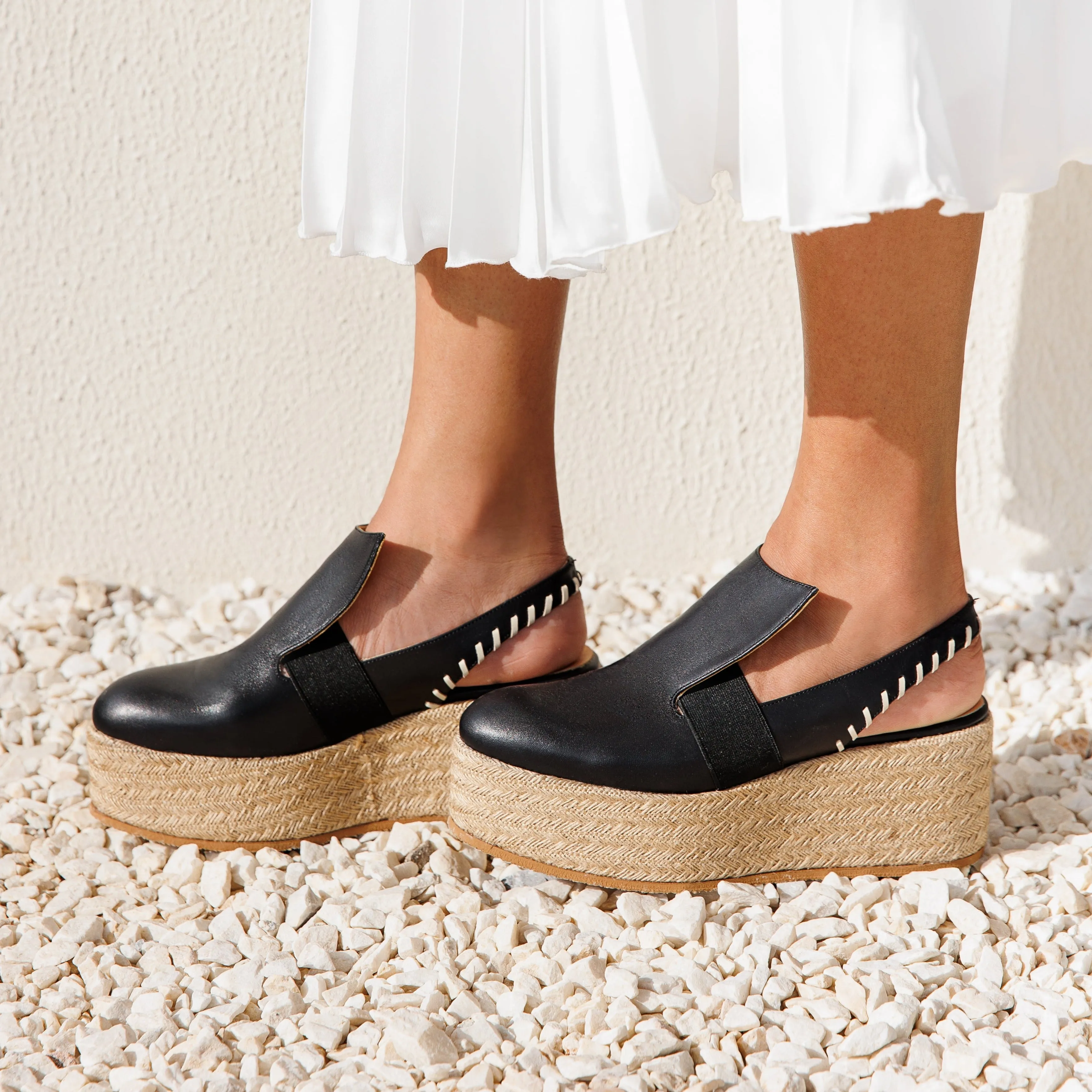 Manara black platform