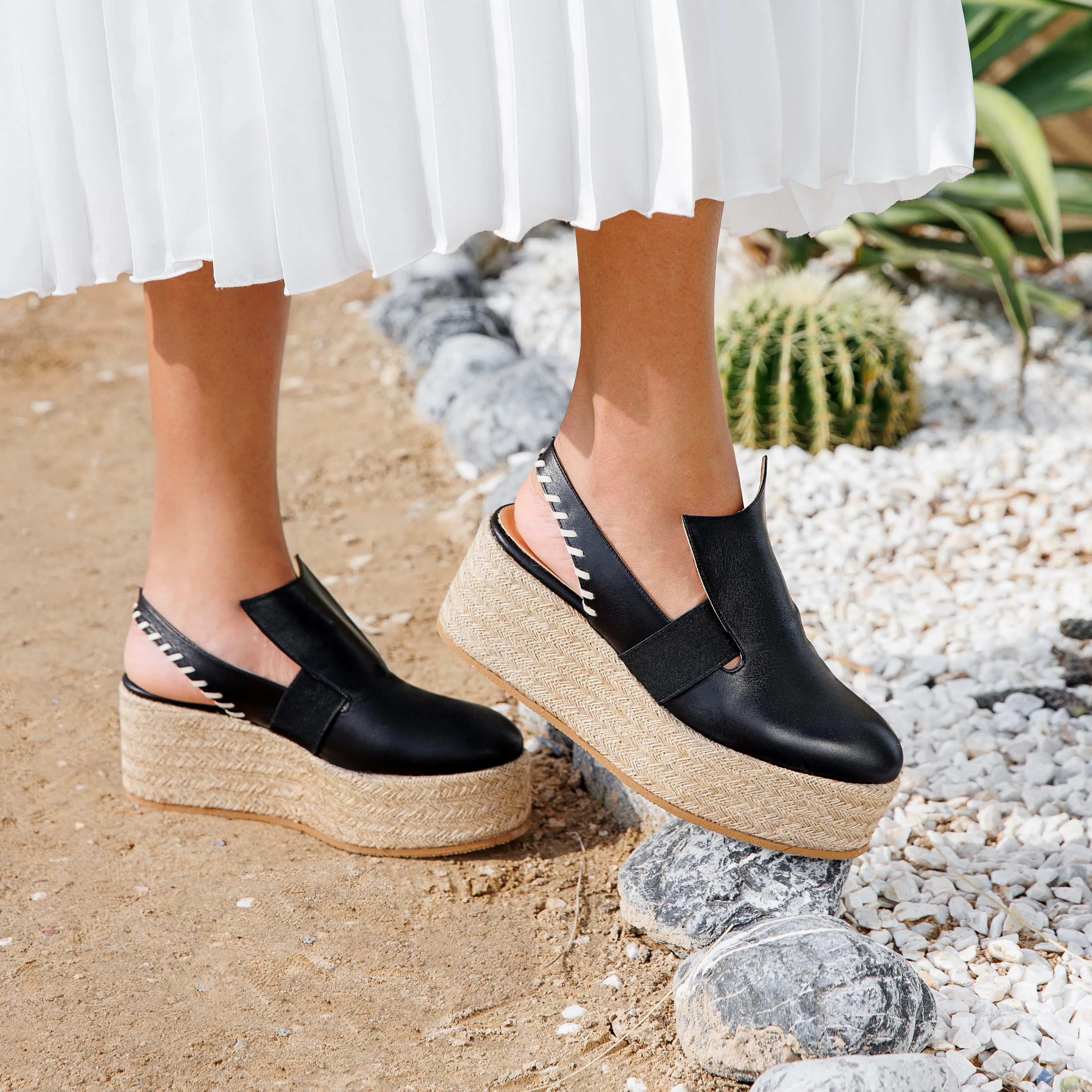Manara black platform