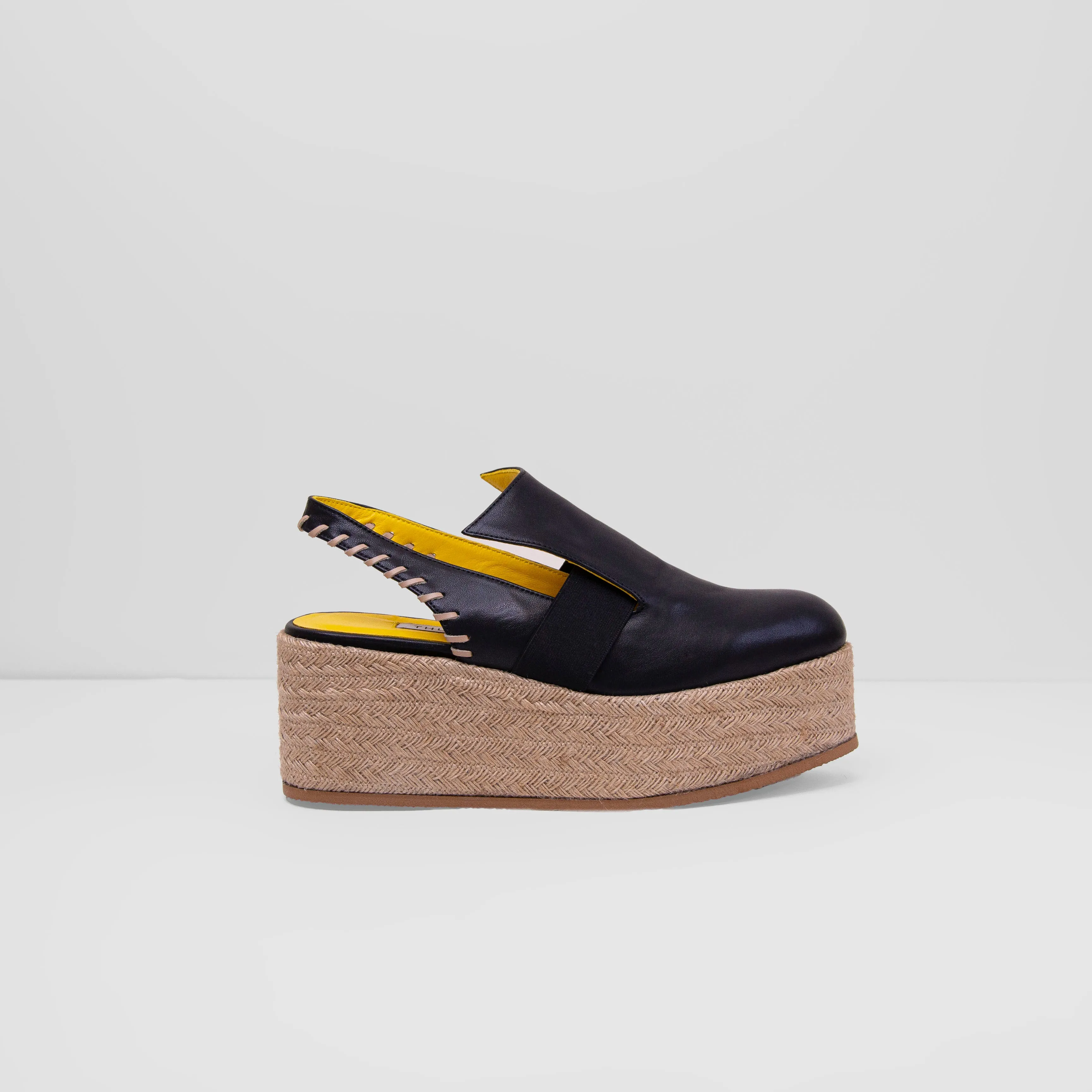 Manara black platform