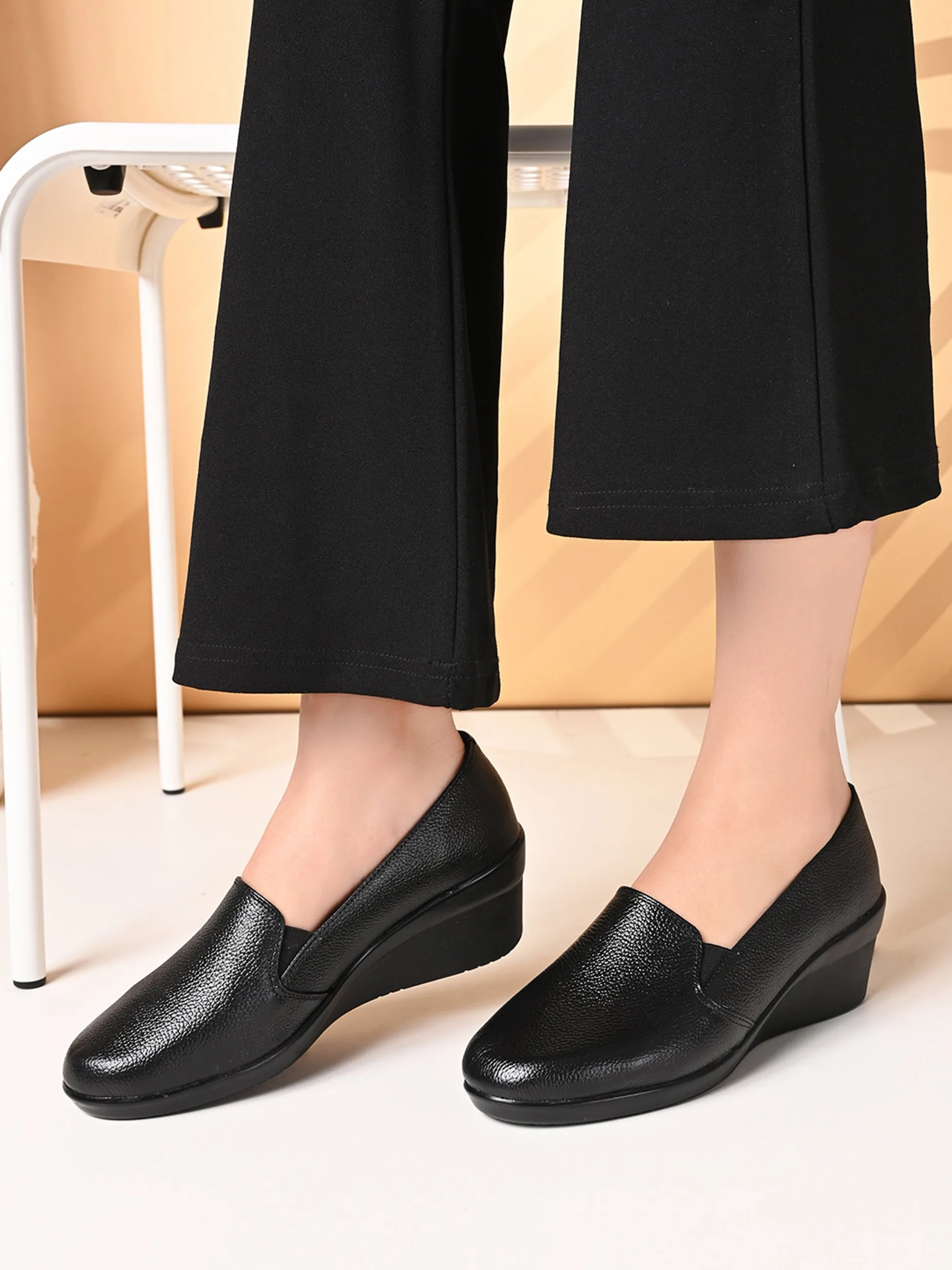 Pelle Albero Female's Black Leather Wedge Heel Ballerina