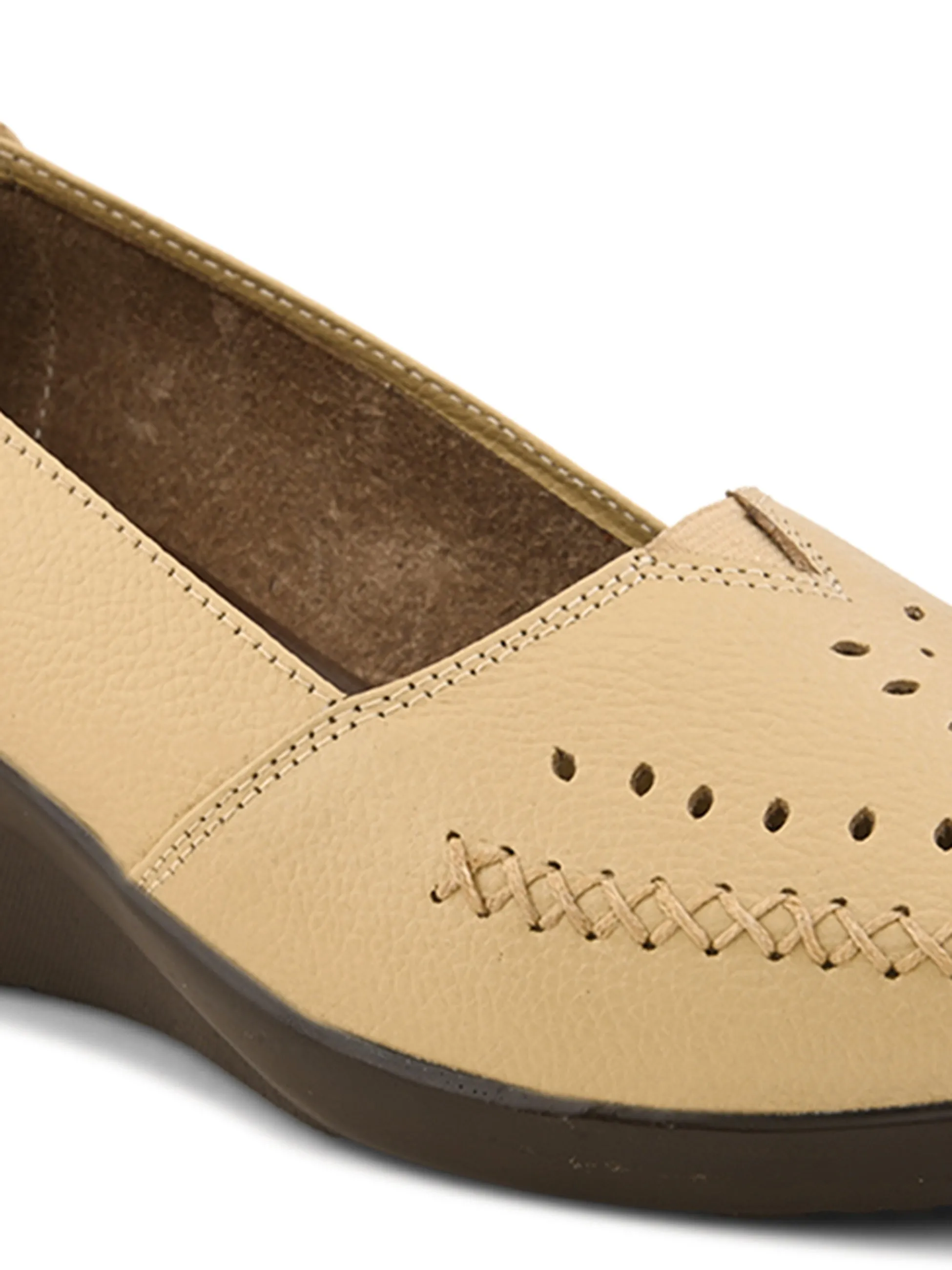 Pelle Albero Female's Cream Leather Wedge Heel Ballerina