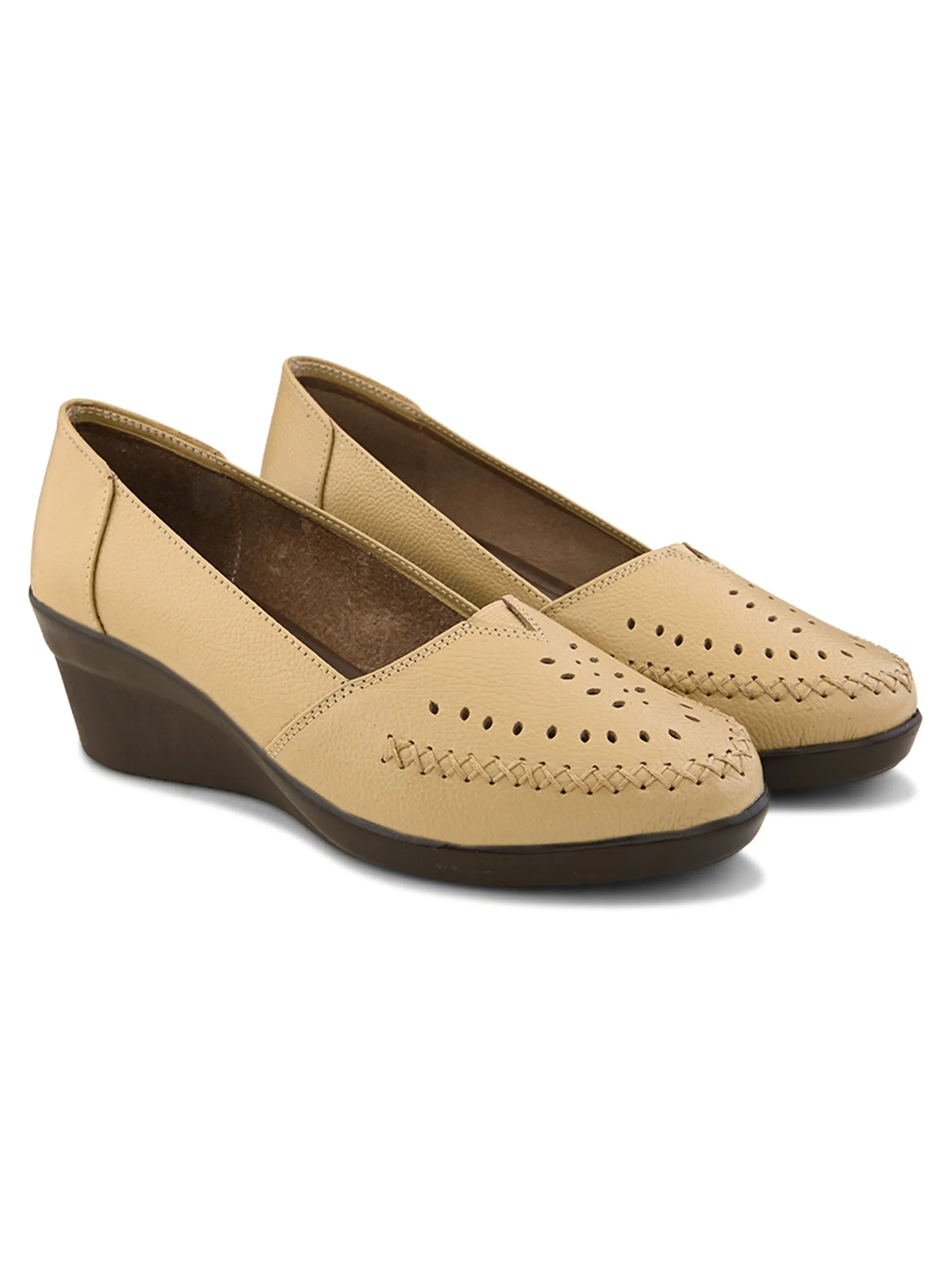 Pelle Albero Female's Cream Leather Wedge Heel Ballerina
