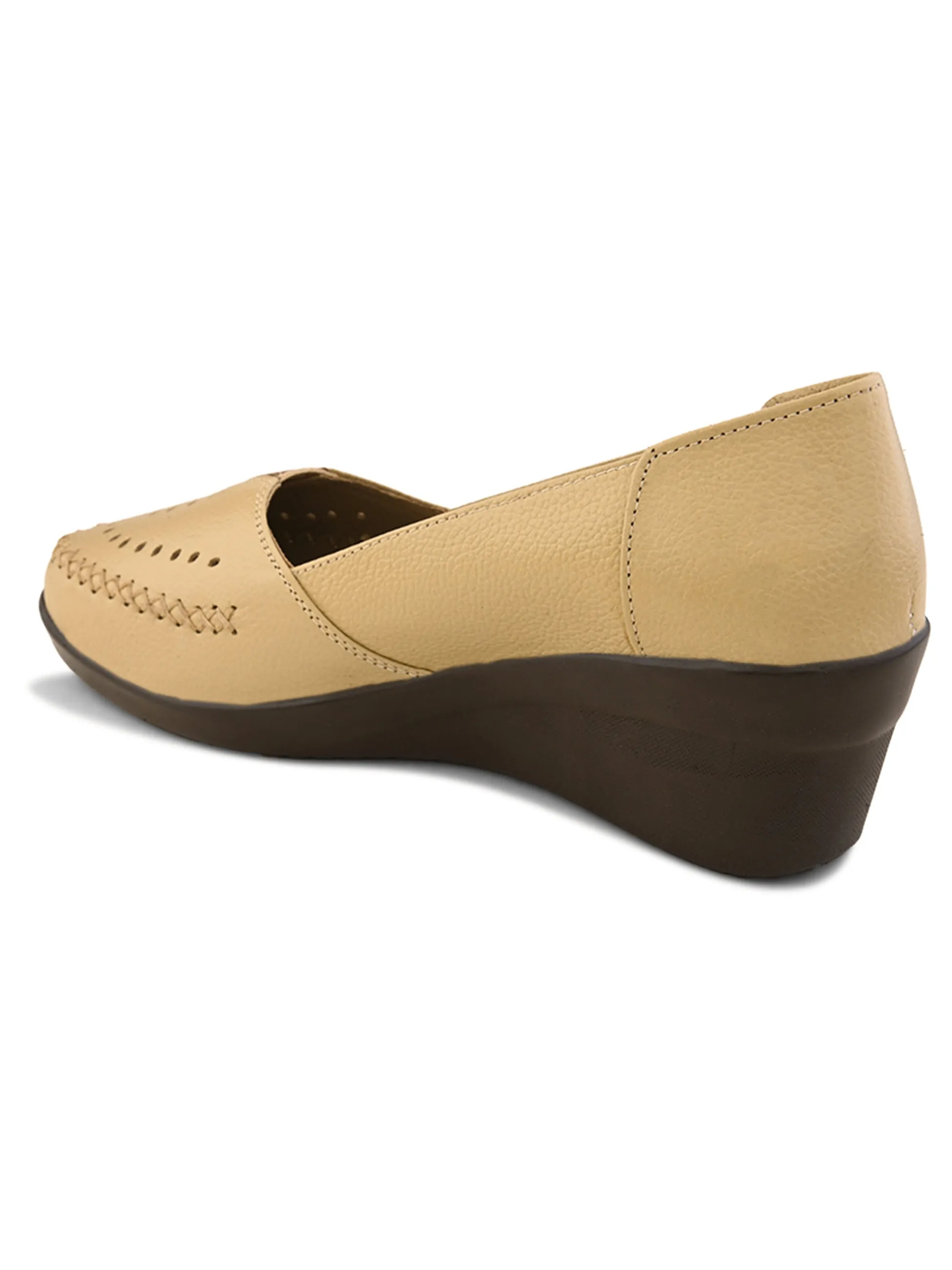Pelle Albero Female's Cream Leather Wedge Heel Ballerina