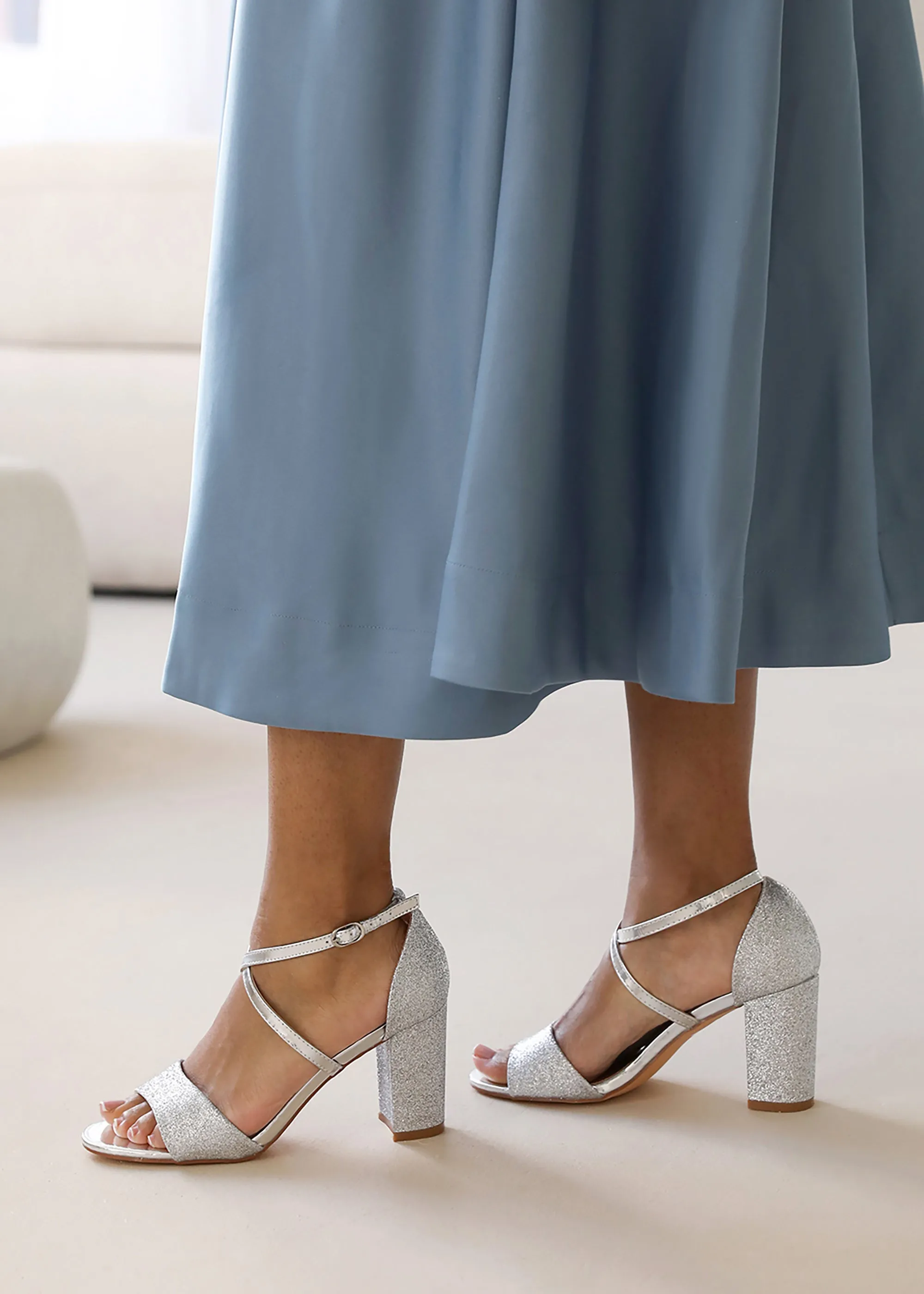 RUTH EXTRA WIDE FIT HIGH BLOCK HEEL SANDALS WITH CROSS OVER ANKLE STRAP IN SILVER GLITTER