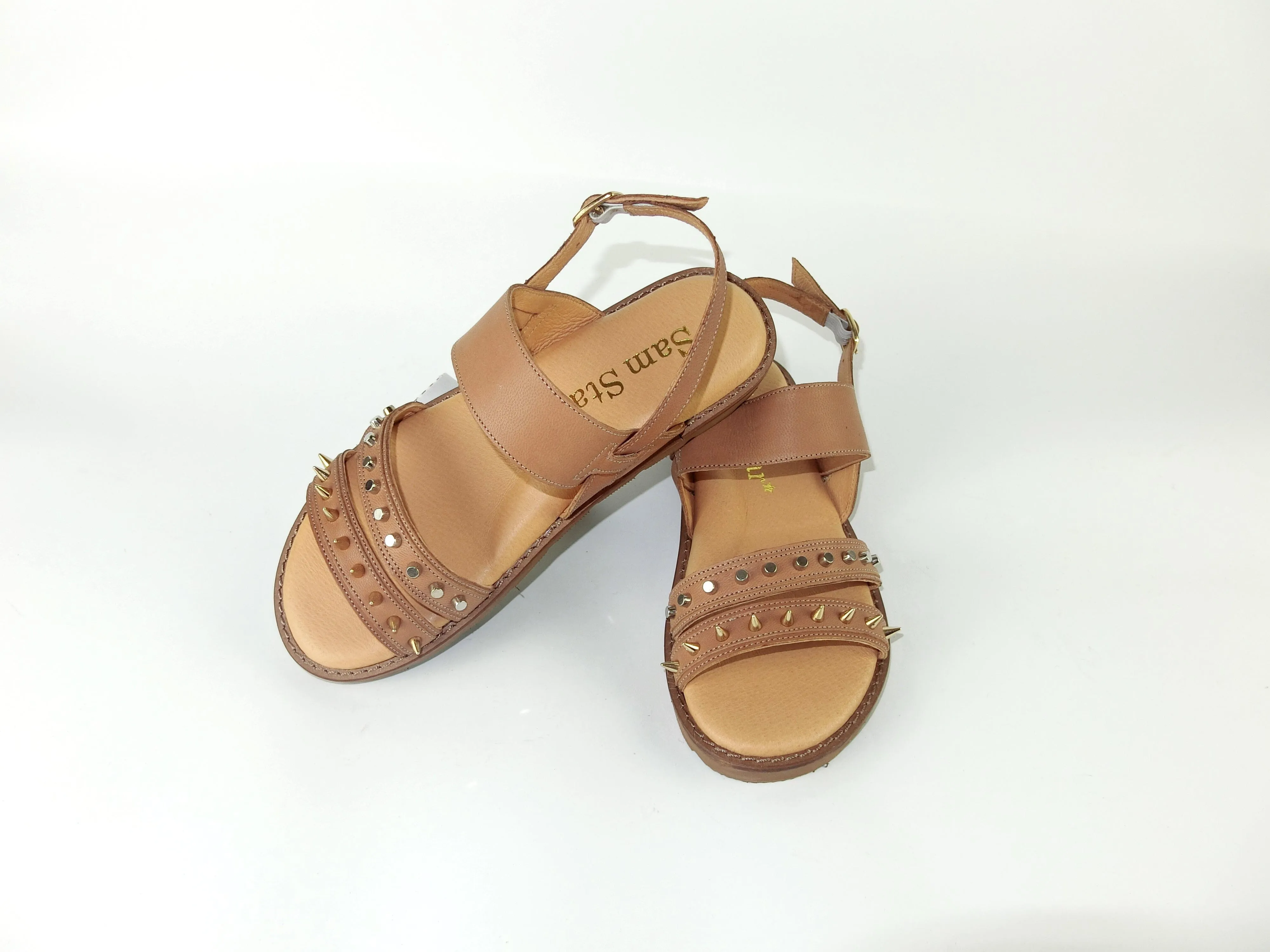 SS22018/19 Leather flat sandals with studs detail