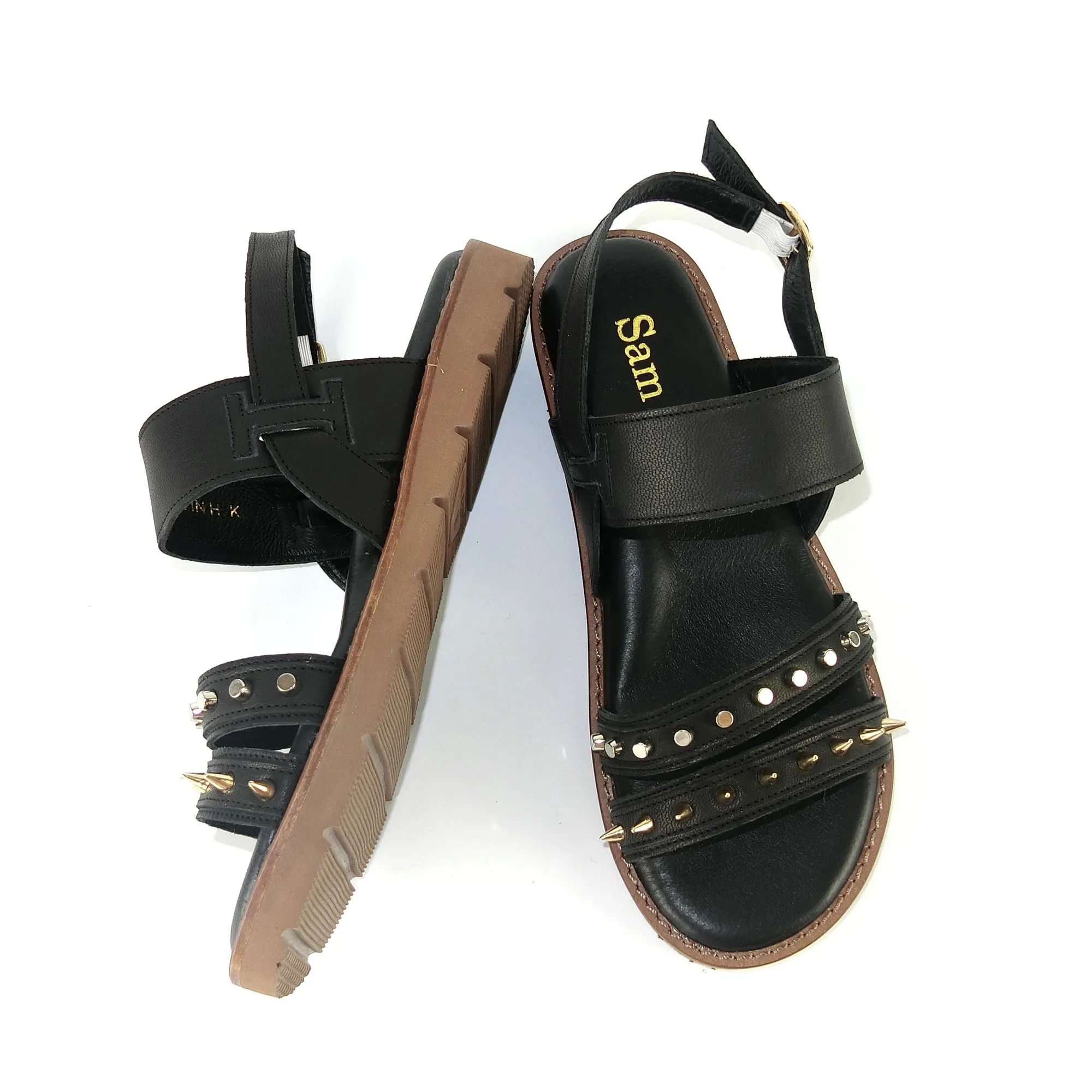 SS22018/19 Leather flat sandals with studs detail