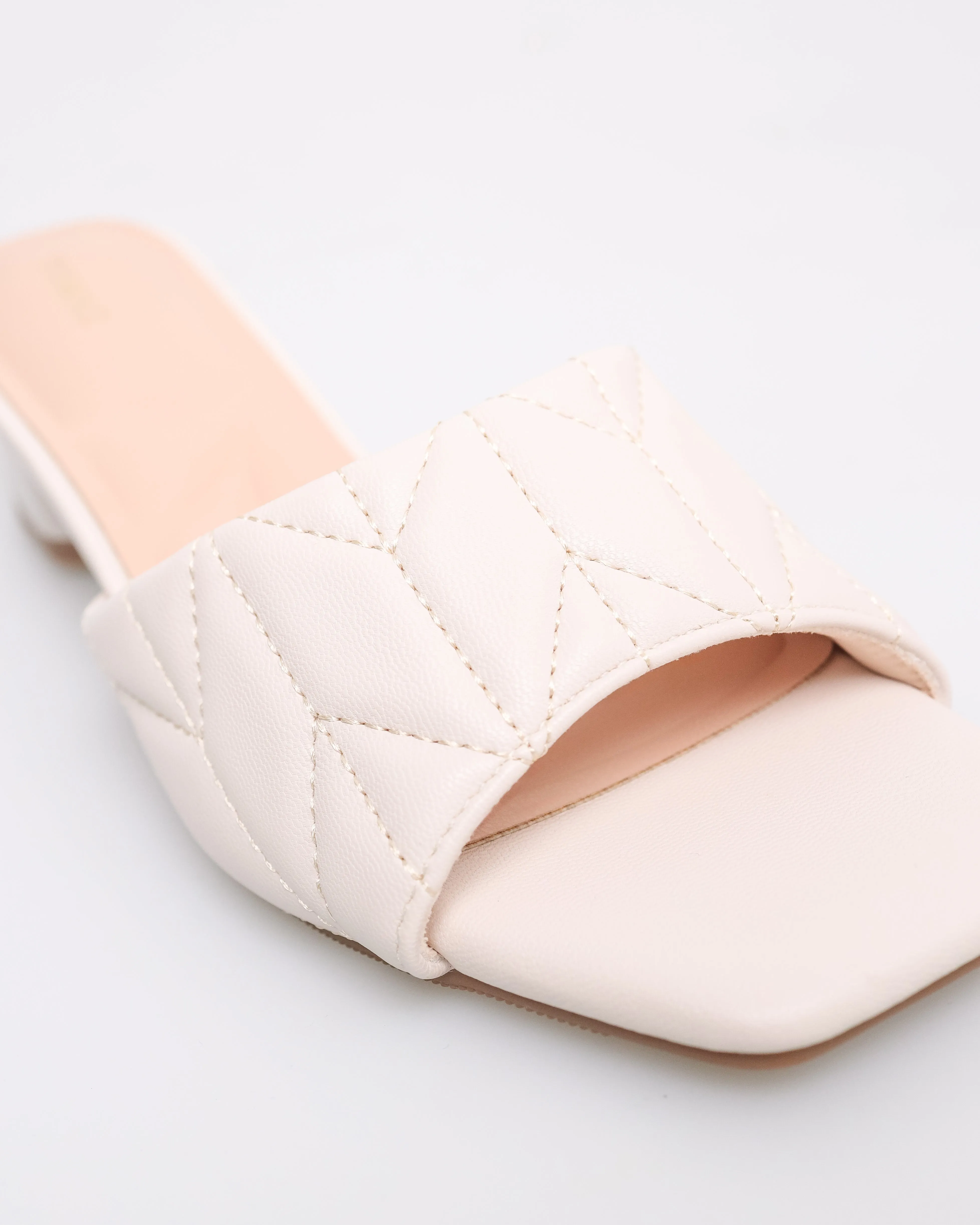 Tomaz NN359 Ladies Quilted Chic Heels