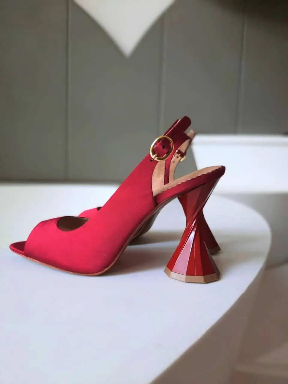 twisted peep toe sling - marsala