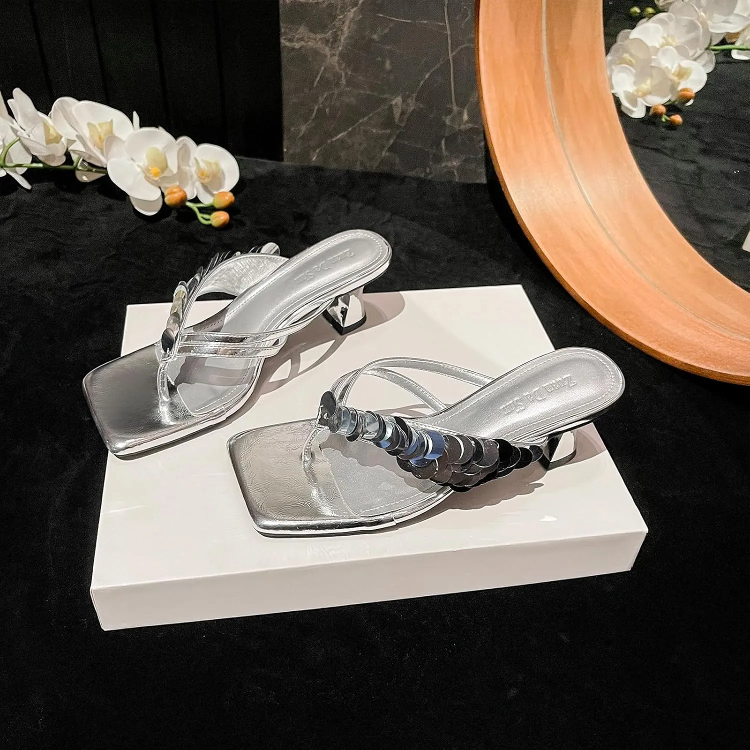 Women's Glitter Sequin Embellished Kitten Heel Flip Flops Sandals Square Toe T-strap Slip On Dress Sandals Fashion Low Heel Thong Sandals Comfortable Prom Party Slippers